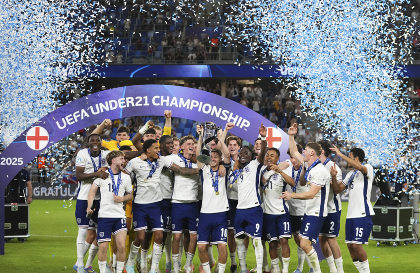 إنجلترا تهزم ألمانيا وتحافظ على لقب كأس أمم أوروبا للشباب