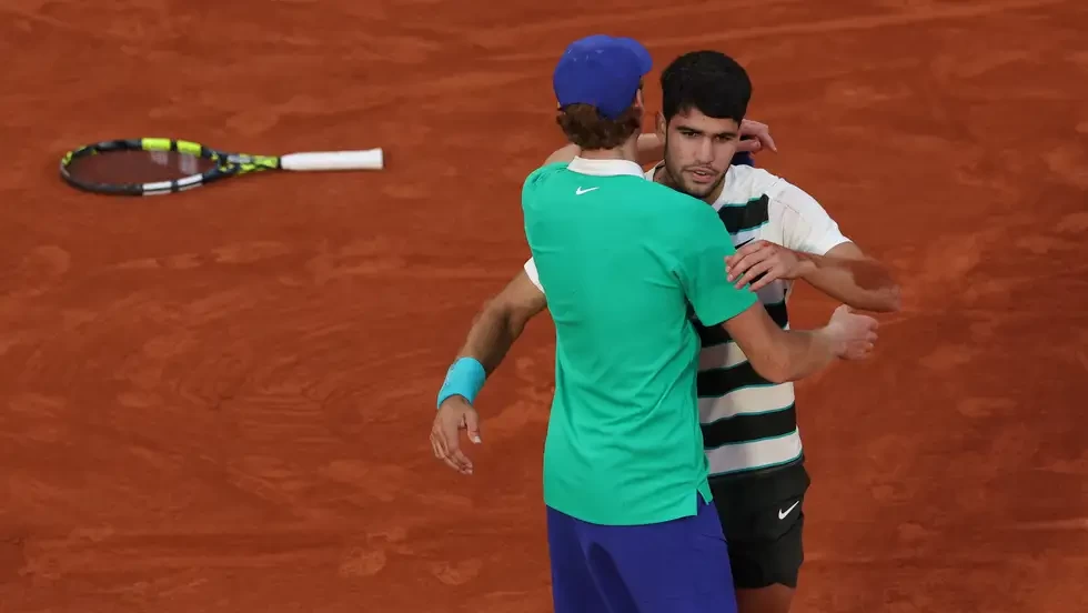 ألكاراز يحسم ملحمة سينر ويتوج بلقب رولان جاروس