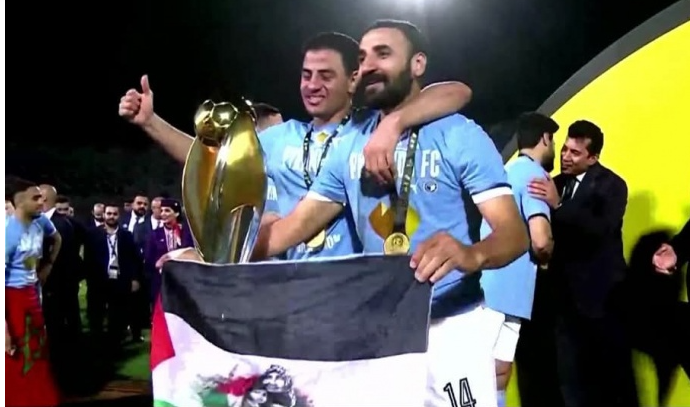 بعلم فلسطين...لاعبو بيراميدز المصري يحتفلون بتحقيق لقب دوري أبطال أفريقيا