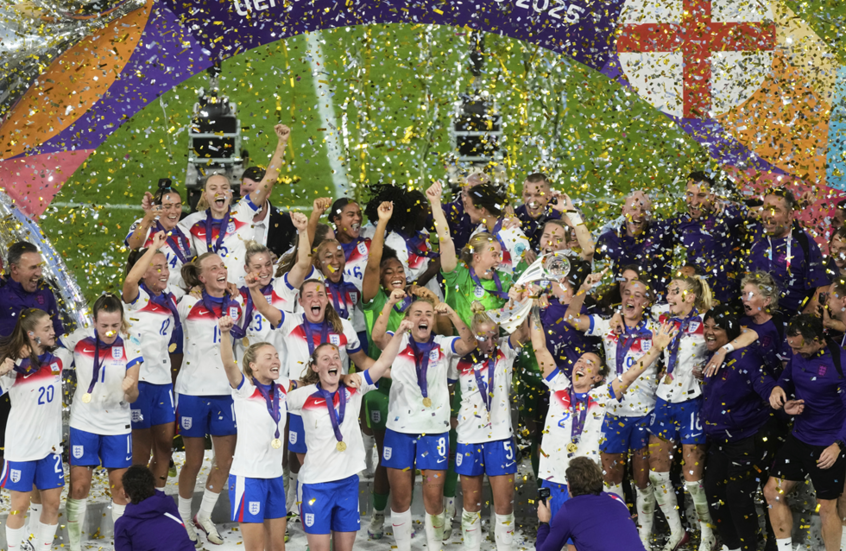 إنجلترا تثأر من إسبانيا وتتوج بكأس أوروبا للسيدات للمرة الثانية تواليا