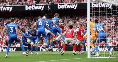 أرسنال يدك ليدز بثنائية تيمبر وساكا فى شوط مثير بالدورى الإنجليزى..