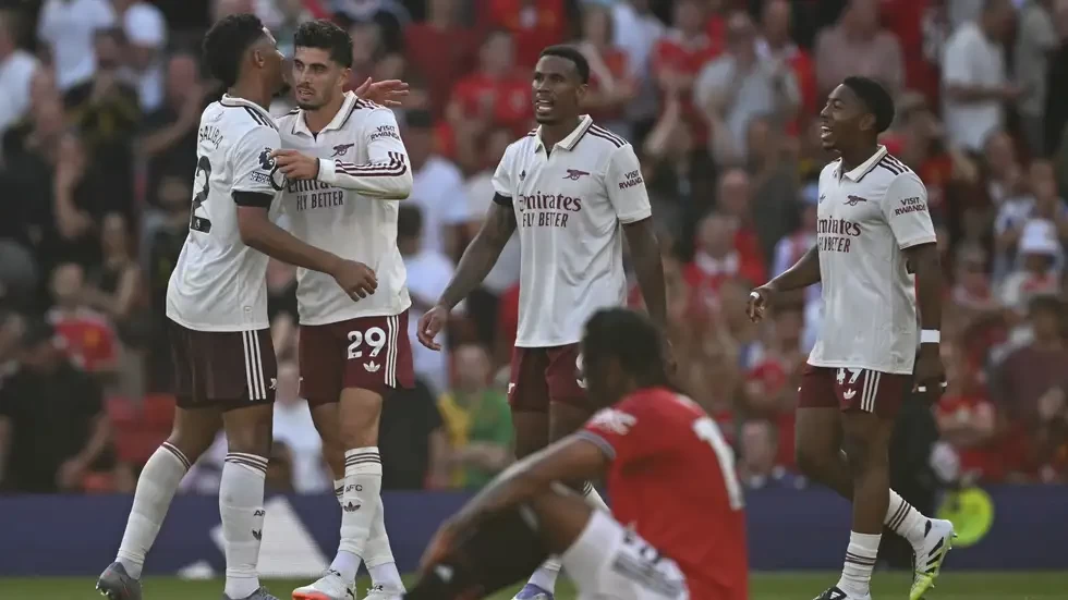 آرسنال يُسقط مانشستر يونايتد في قمة افتتاحية البريميرليج