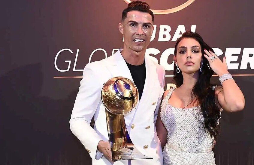 بعد الموافقة.. كم يبلغ ثمن خاتم الخطوبة الذي قدمه كريستيانو رونالدو إلى شريكته جورجينا؟