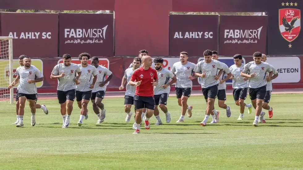 مدرب الأهلي المصري يرفض ضغوط إمام عاشور