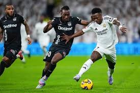 صدمة في ريال مدريد.. محادثات سرية بين فينيسيوس جونيور وعملاق الدوري الإنجليزي