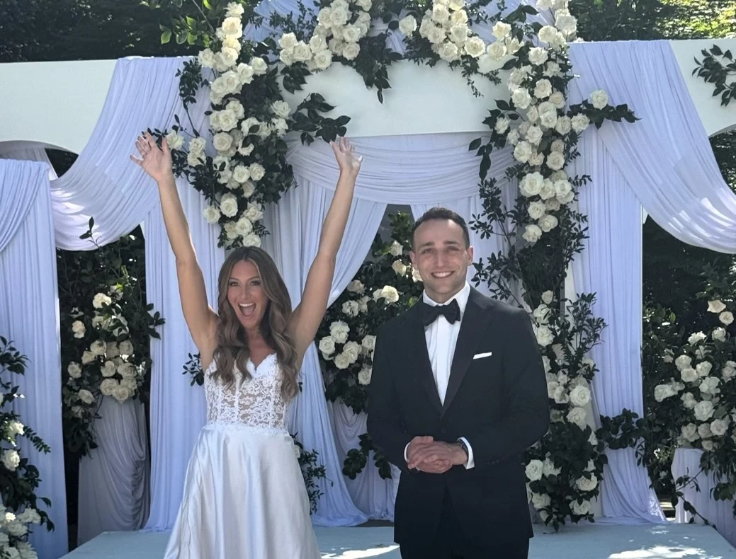 عروس أمريكية تستعين بساحرة لإنقاذ حفل زفافها من الأمطار