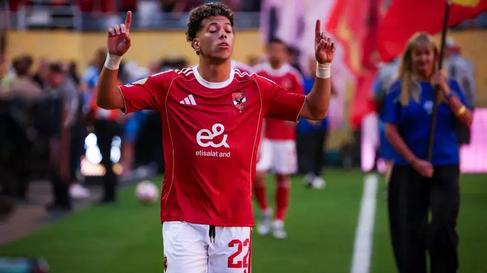 بسبب صورة تذكارية.. إمام عاشور يشتبك مع عمال بمقهى شهير