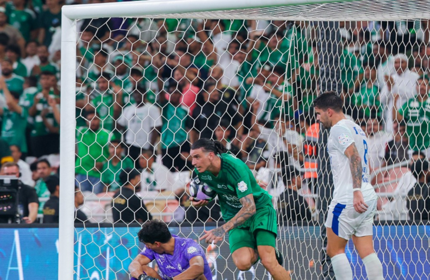 بعد تأخره بثلاثية.. "ريمونتادا الوقت القاتل" تنقذ الأهلي من سقوط مدو أمام الهلال