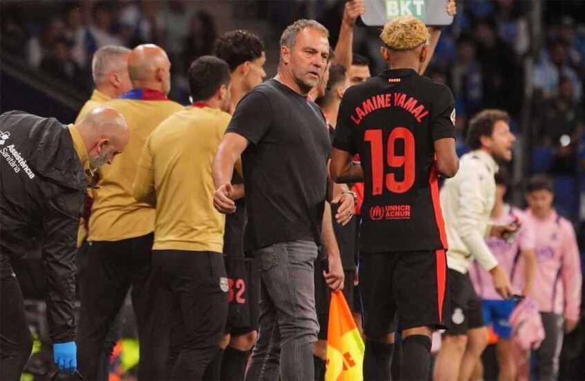 هانز فليك يرد بقوة على تقارير تمرد لامين جمال في برشلونة