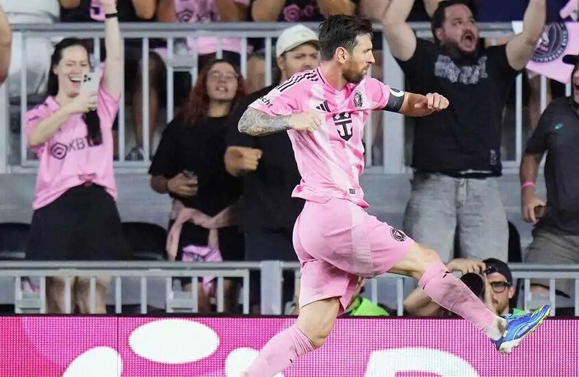 ميسي يصنع التاريخ بثنائية مذهلة ويقود إنتر ميامي لاكتساح أتلانتا يونايتد