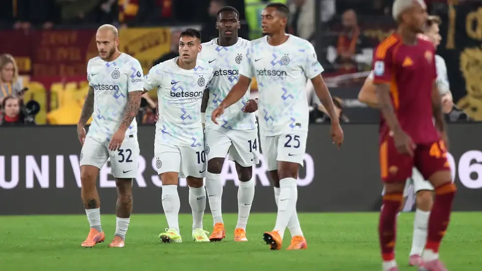 إنتر يصعد إلى صدارة الكالتشيو على أكتاف روما