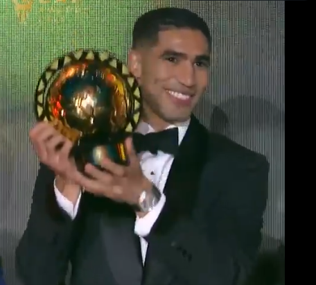 اشرف حكيمي يحصل على جائزة افضل لاعب في افريقيا 2025