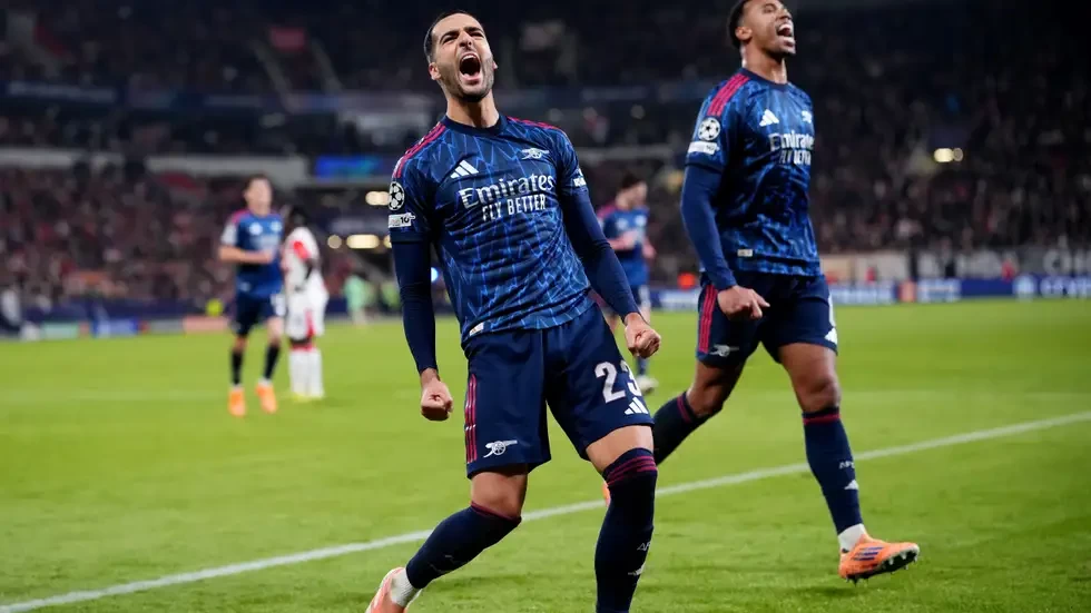 آرسنال يواصل سجله المثالي بتخطي سلافيا براج