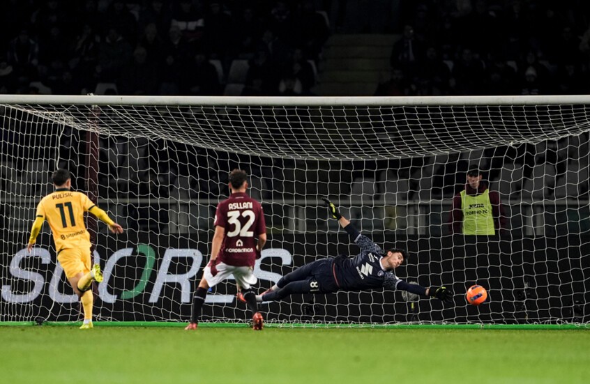 ميلان يحقق "ريمونتادا" مثيرة ضد تورينو ويستعيد صدارة الدوري الإيطالي