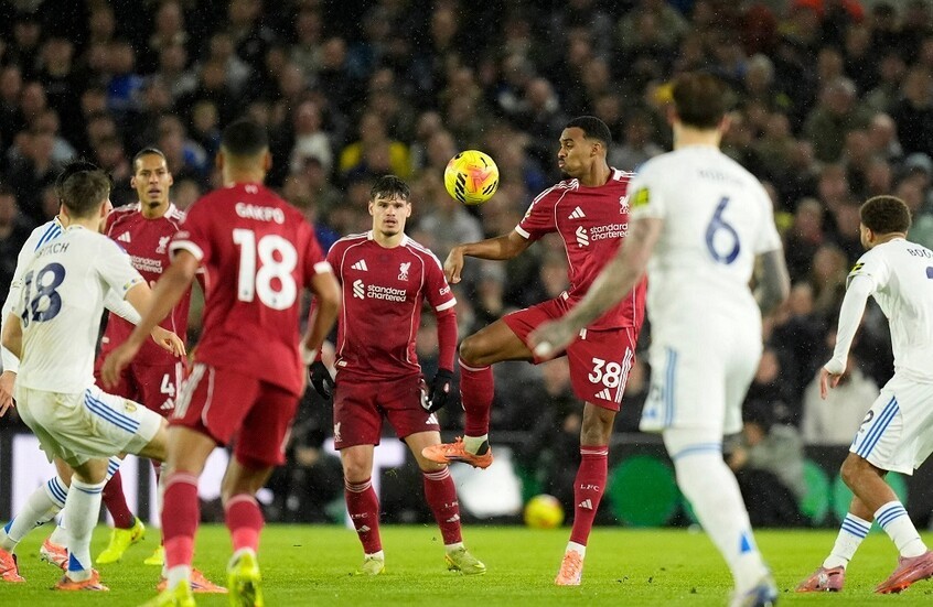 سيناريو "جنوني".. ليفربول يقع في كمين "الطواويس"