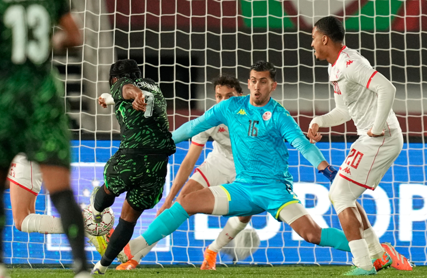 نيجيريا تسقط تونس في مباراة مثيرة وتبلغ ثمن نهائي كأس أمم إفريقيا
