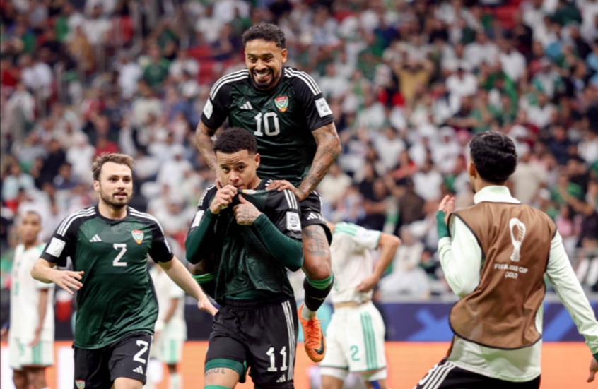 الإمارات تجرد الجزائر من اللقب وتتأهل إلى نصف نهائي كأس العرب