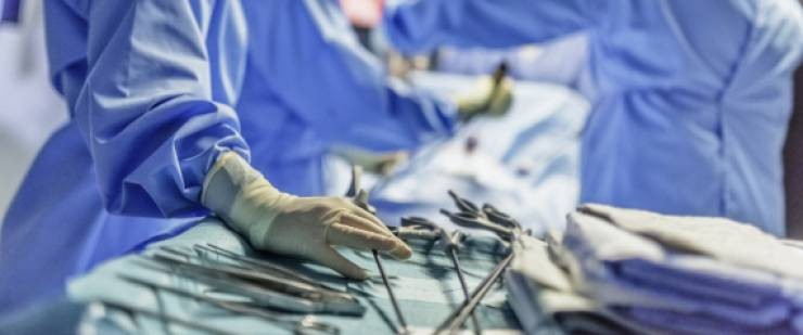 هذا ما يحدث حين تُترك فوط أو إسفنجات جراحية في جسم المريض سنواتٍ!