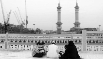 من هو الملتزم بدين الله