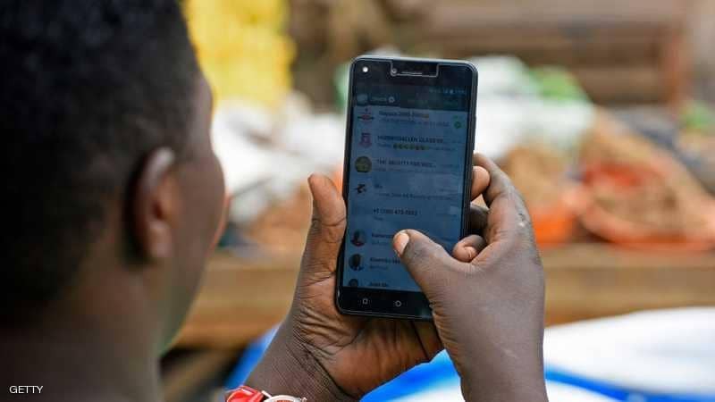 "واتساب" يفرض قيودا جديدة بعد "الرسائل القاتلة"