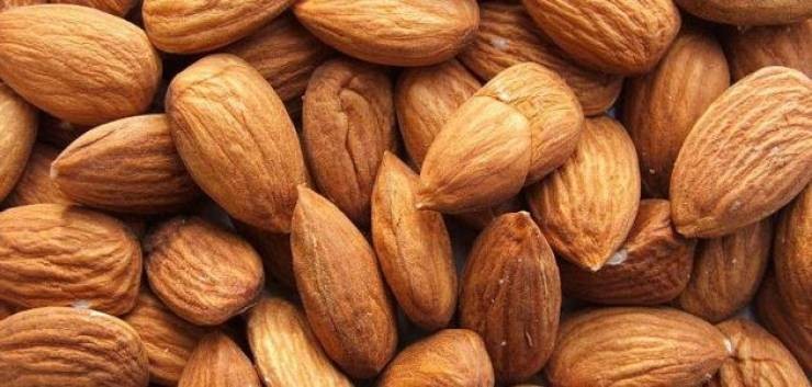 اللوز يحافظ على البشرة خلال شهر رمضان