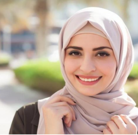 سؤال يتردد مع موضة خلعه.. الحجاب فريضة أم لا؟!