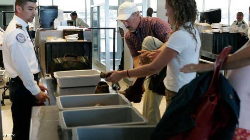 الفحص الأمني بالمطارات.. لماذا يسبب المرض؟