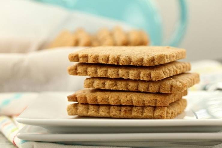 لا تطعموا أطفالكم 'بسكوت بالشاي' بعد الآن