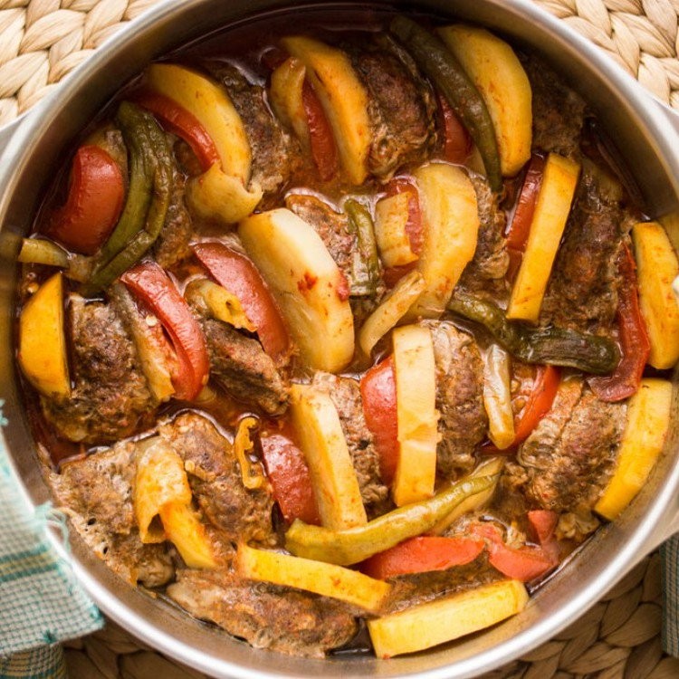 طريقة عمل "صينية الكفتة " بالبطاطس والباذنجان