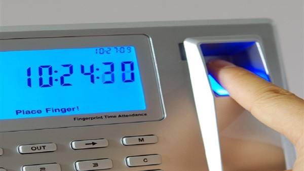 ما حكم توقيع الحضور لموظف غائب أو متأخر؟!
