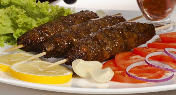 لماذا نأكل كميات كبيرة من الطعام أحيانا .. إليكم الجواب