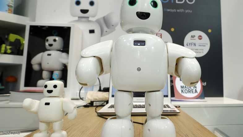 روبوت ذكي يميّز الاشخاص ويطلعهم بآخر الأخبار