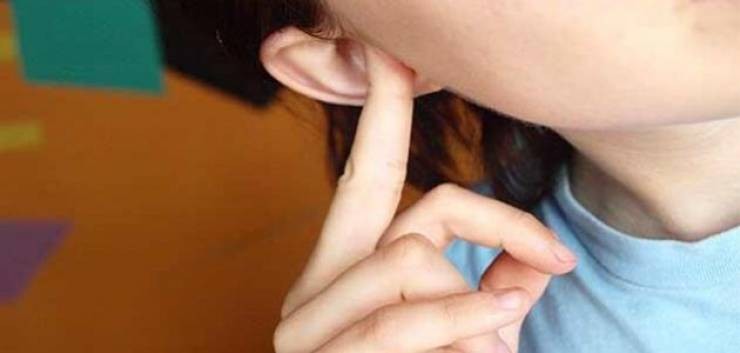 كيف نتخلص من تراكم الماء في الأذن؟