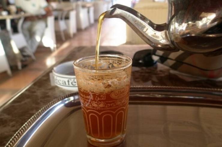 كوب شاي ساخن يوميا يحمي العين من الغلوكوما