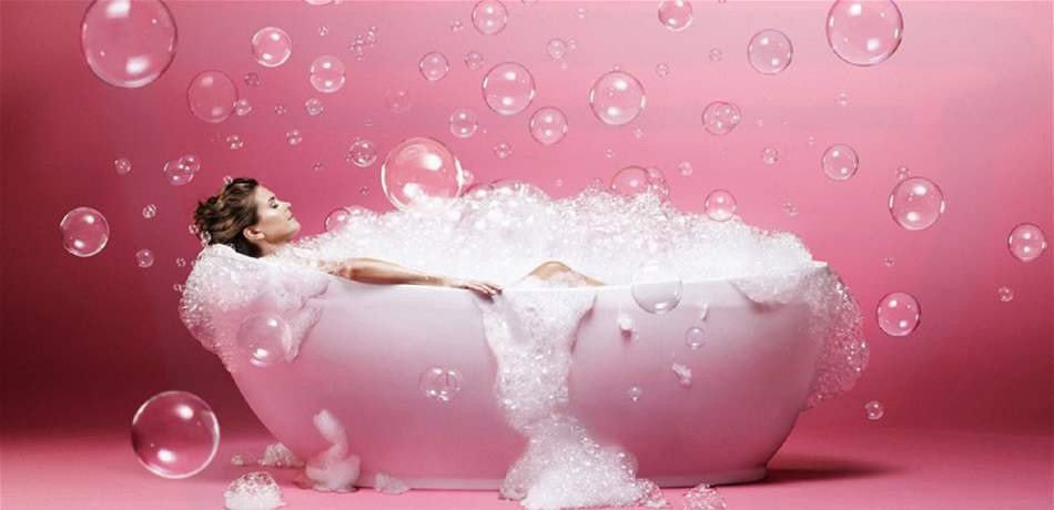 كم مرة ينبغي علينا الاستحمام في الأسبوع؟.. أطباء يجيبون