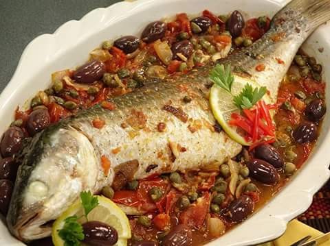 سمك مشوي بالخضار