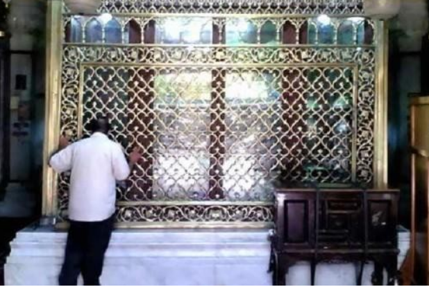 ما حكم الدين في زيارة الأولياء والتوسل بهم؟