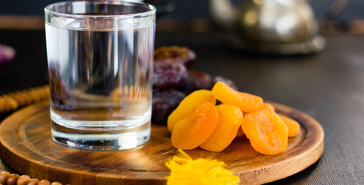 أضرار جسيمة تنتج عن عدم شرب الماء.. ما الحل في رمضان؟