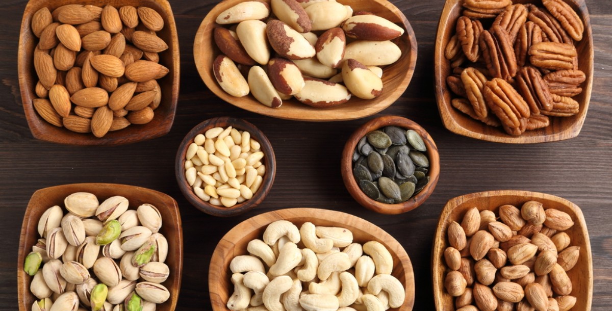 اعتقادات خاطئة عن المكسرات.. هل تزيد الوزن أم تساعد في إنقاصه؟