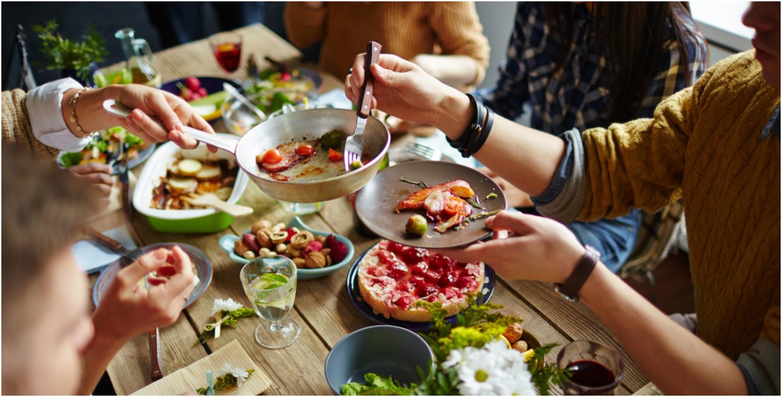 لا تقلقي عند قيام زوجكِ بدعوة الأصدقاء للعشاء فجأة.. اثبتي بأنّكِ "طاهية ماهرة"!