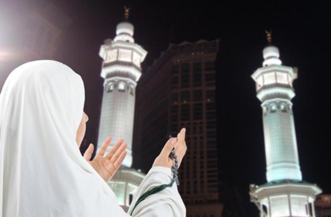 مات زوجي فهل يجوز لي الحج في أشهر العدة؟