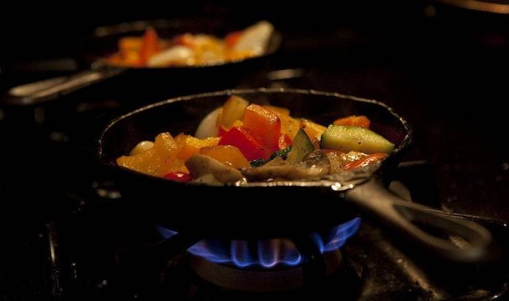 الطبخ على درجة حرارة مرتفعة يقصر العمر