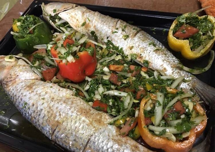 بالفيديو : طريقة تحضير سمك بوري محشي