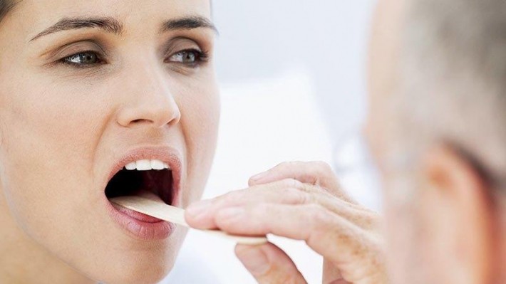 7 طرق للتغلب على التهاب الحلق ..