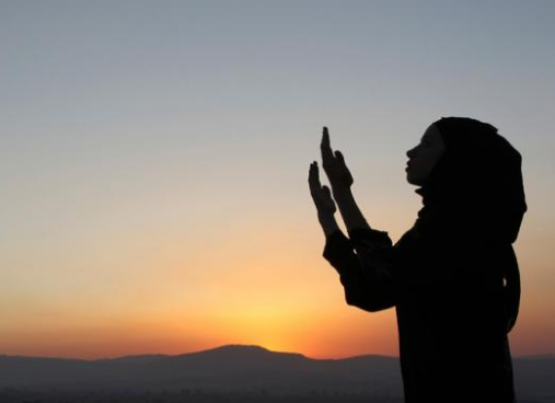 حكم الصلاة لغير المحجبة