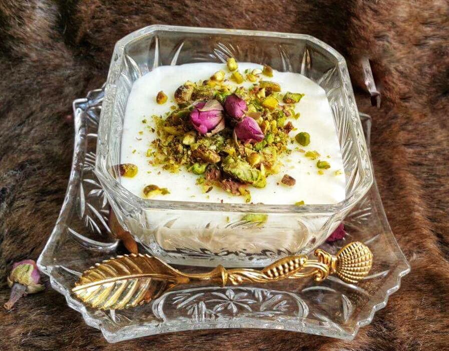 "حلى الكاسات".. وصفات "شهية" تظهر إبداعات سيدة المنزل!