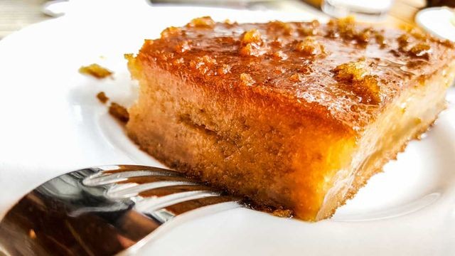 بالفيديو : طريقة تحضير بسبوسة الزبادي 