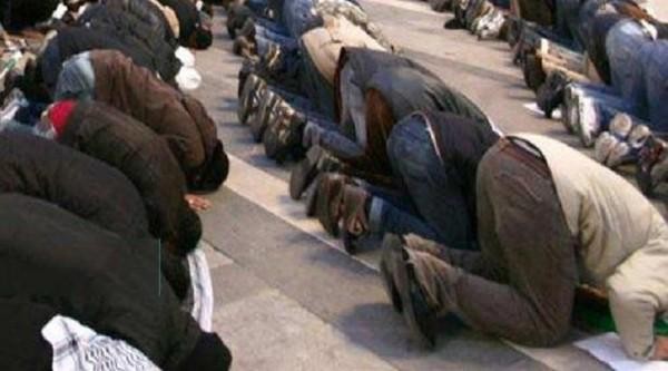 ما الحكم الشرعى فى الصلاة بالنعال أو الحذاء؟