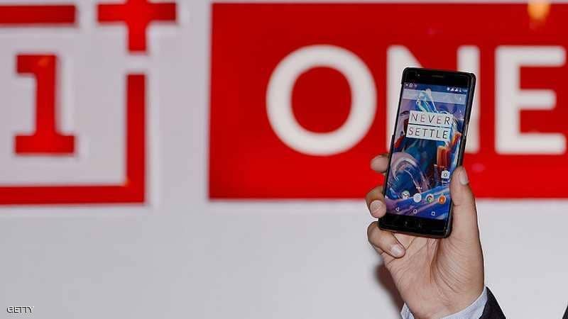 هاتف جديد يحرج سامسونغ وهواوي