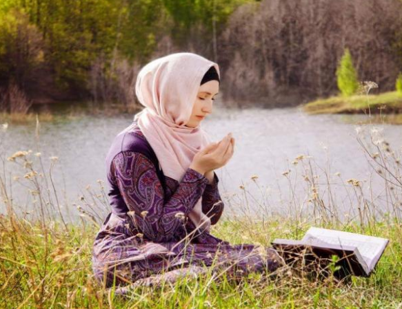 امرأة لم تقضي صوم رمضان جاهلة أحكام الحيض.. ماذا تفعل؟